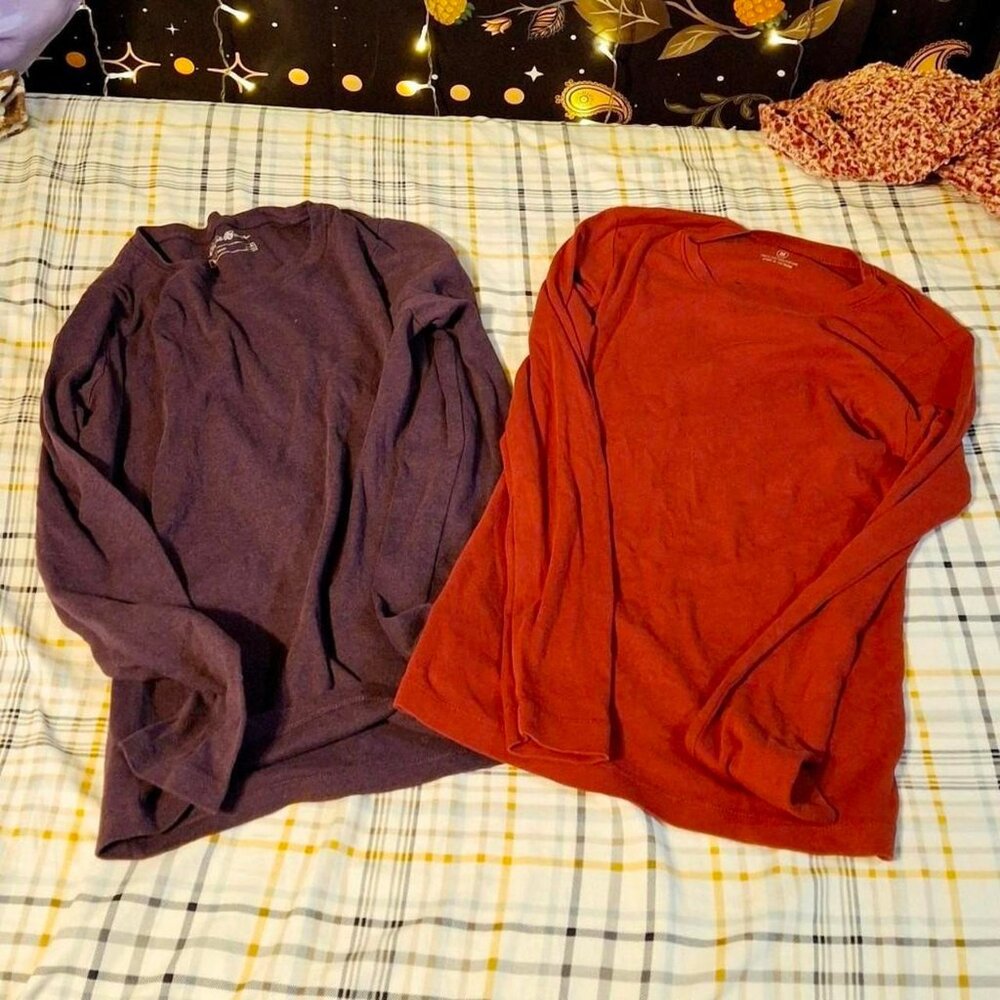 bundle of 2 long sleeve tshirts